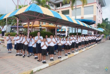 ผู้บริหารรับมอบทางเดินแบบมีหลังคา 19-12-2562