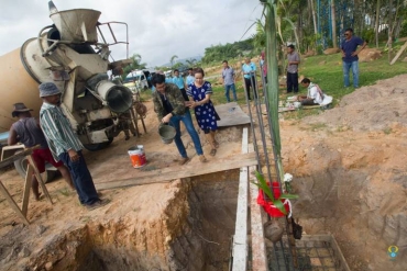 พิธีลงเสาเอกอาคารสำนักงานศูนย์กีฬาและนันทนาการ  โรงเรียนพะตงวทยามูลนิธิ 09012562