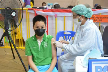 นักเรียนระดับมัธยมศึกษาsชั้นปีที่ 2-3 เข้ารับการฉีดวัคซีนโควิด19 เข็ม 1