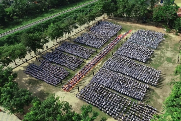 พิธีร้อยดวงใจ วันทา บูชาครู ระดับประถม และ มัธยม 2561 (ภาพถ่ายมุมสูง 14-06-2561)