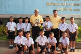 นักฟุตบอล รุ่นอายุ 9 ปี ส่งมอบถ้วยชนะเลิศ รายการ r.o. junior cup 2019